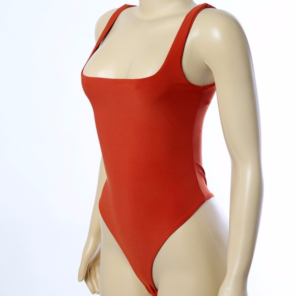 NEW SQUARE NECK BODYSUIT (RUST)
